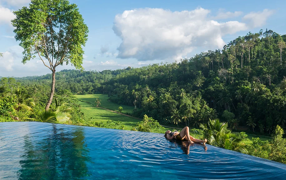 Infinity pool