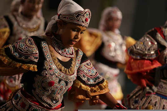 Traditional Dancing women